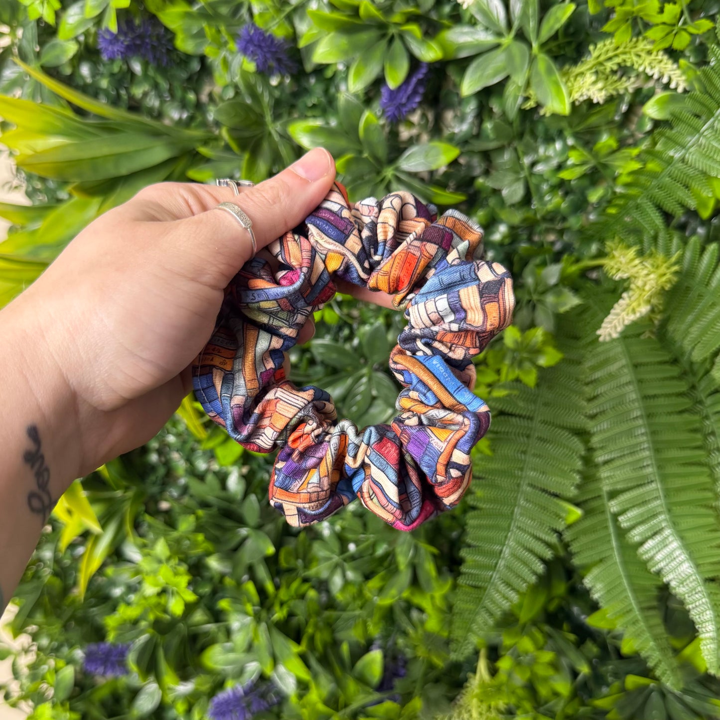 RTS Bookish || Scrunchie