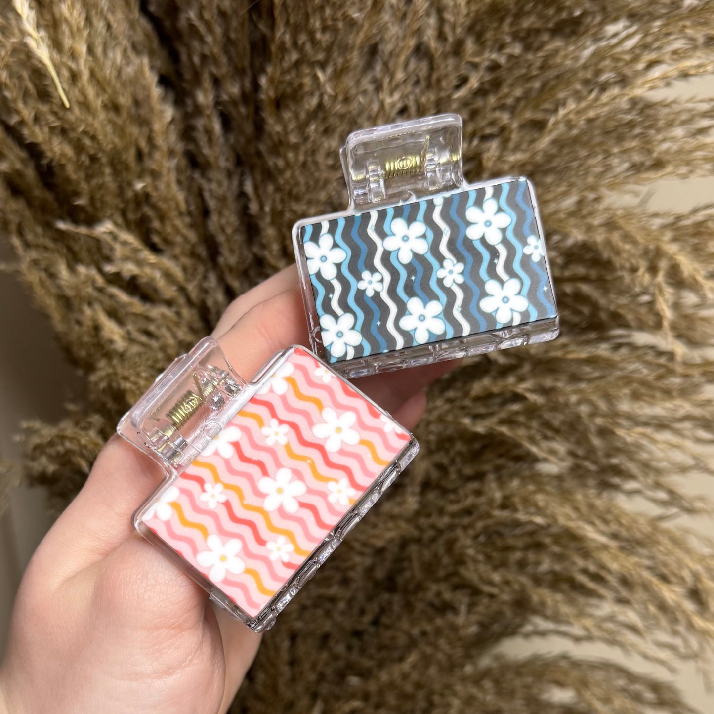 Retro Wavy Flower || Mini Claw